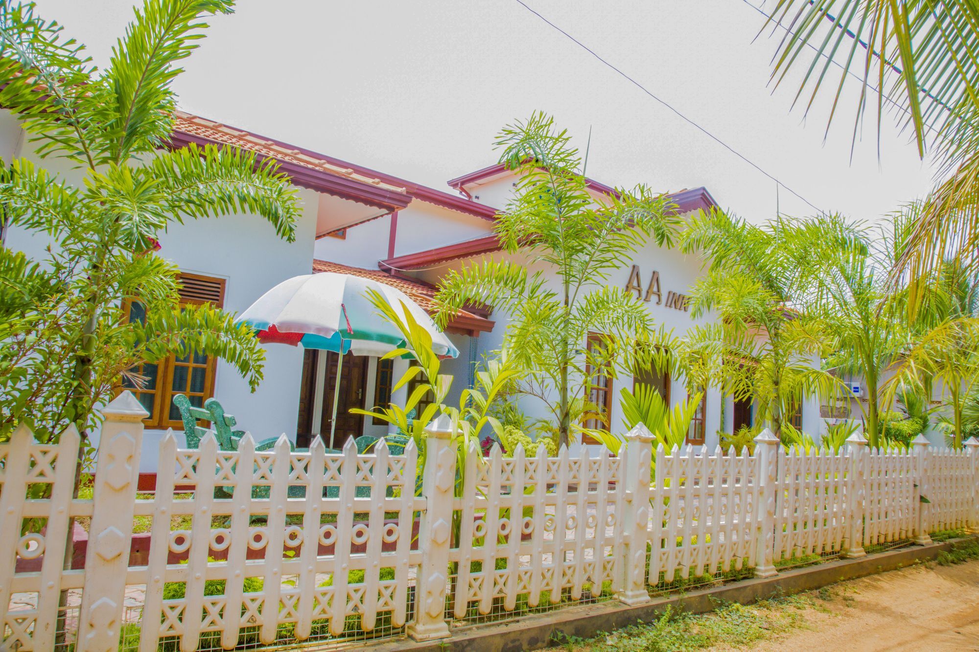 Aa Inn Trincomalee Exteriör bild